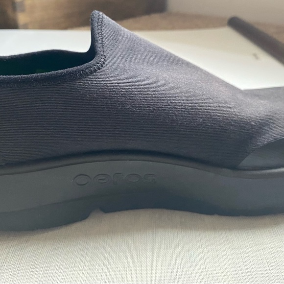 MEN'S OOFOS OOMG EEZEE LOW SHOE - BLACK 10.5 - Picture 7 of 13